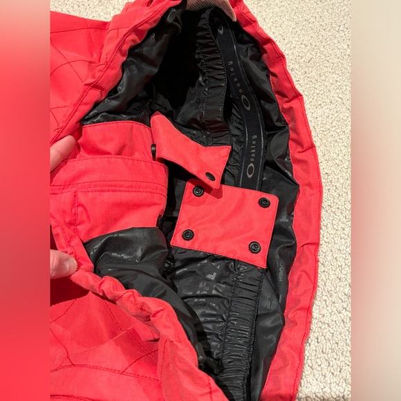 Oakley Women’s Snowboarding Jacket - Picture 10 of 13